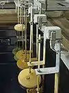 Niveauschalter schalten den Zulauf ab, wenn die Behälter voll sind.
