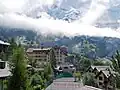 Wengen im leichten Nebel im Hochsommer