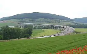 Werratalbrücke an AS 22 Meiningen-Süd,mit 1194&nbsp;m längste Brücke der A&nbsp;71(2005; A 71 via Schweinfurt noch im Bau)