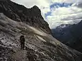 Auf dem Plattsteig, kurz vor der Knorrhütte, darüber der Brunntalkopf (2.265&nbsp;m)