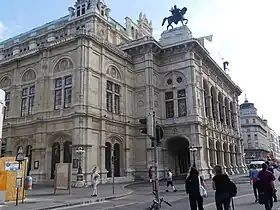 Operngebäude