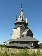… die ihm geweihte Kirche von außen …