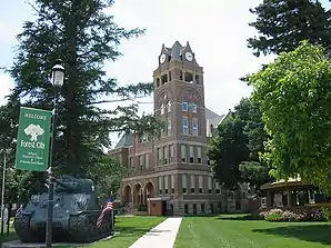 Das Winnebago County Courthouse in Forest&nbsp;City, seit 1981 im NRHP gelistet