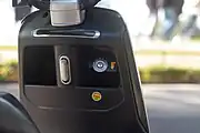 G5, Rückseite der vorderen Verkleidung: Taschenhalter, USB-Anschluss