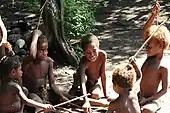 Kinder bei einem traditionellen Spiel.