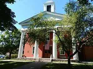 Courthouse im Yates County Courthouse Park District (2015). Dieser Historic District ist einer von 65 Einträgen für das County im National Register of Historic Places.