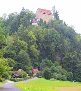 thront über dem Wiesenttal