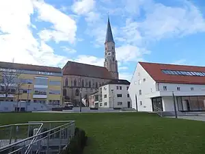 Stadtfarrkirche St. Johannes und Storchenturm