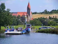 Mainfähre bei Wipfeld, im Hintergrund Kloster St. Ludwig