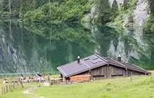 Die Fischunkelalm am Ufer des Obersees