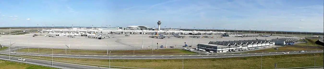 Vorfeld des Terminal 1 vor dem Bau des neuen Pier-Gebäudes