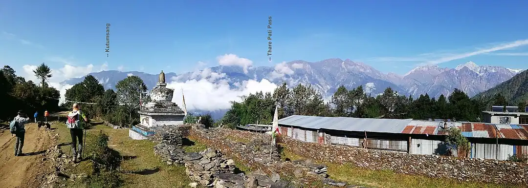 Blick auf den Helambu Bergrücken von Tarke Ghyang aus. Im Norden die Gipfel des Langtang Himal