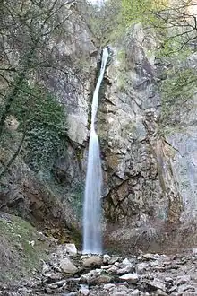 und endet am Wasserfall des Brandisbachs