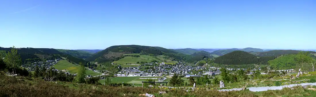 Panorama von Willingen (Upland), dem Startpunkt des Hessischen Radfernwegs R5 aufgenommen vom Ettelsberg