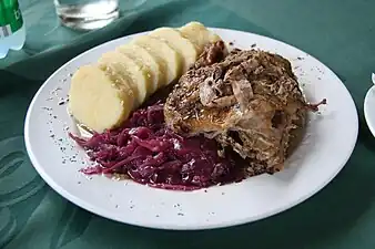 Pečená kachna - Gebratene Ente mit Kraut und Knödeln