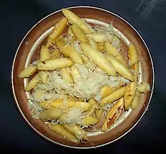 Bauchstechala mit Sauerkraut
