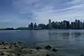 Die Skyline von Vancouver vom Stanley Park aus gesehen