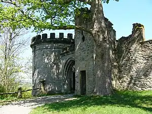 Sztuczna ruina w labiryncie
