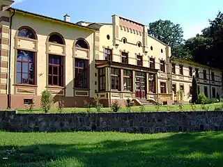 Klasycystyczny pałac w Więckach